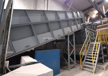 Conveying system for municipal waste